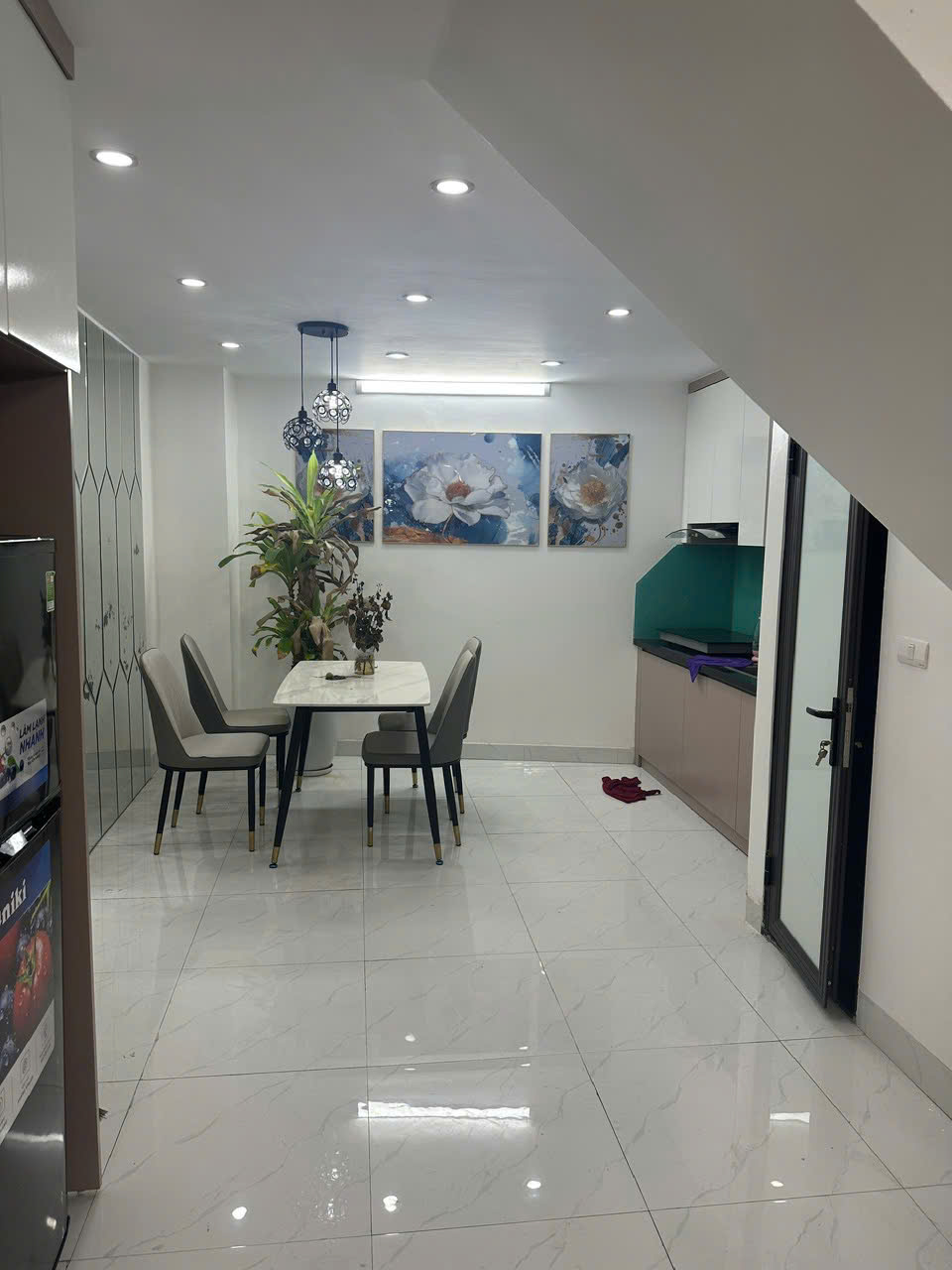 Cho thuê nhà Hoàng Hoa Thám 3 tầng x 44m2, 4 ngủ, 15 triệu ở hộ gia đình - Ảnh 1